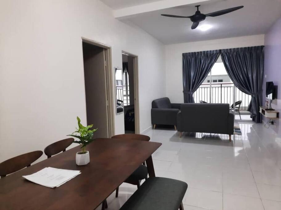 Bc Homestay @ Emerald Avenue Apartment, Бринчанг Екстериор снимка