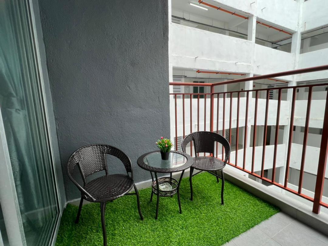 Bc Homestay @ Emerald Avenue Apartment, Бринчанг Екстериор снимка